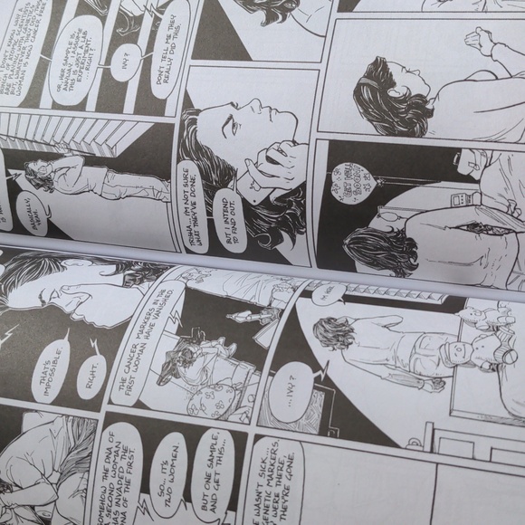 Echo, the Complete Edition Graphic Novel, Signed by Author, Terry Moore - Picture 8 of 9